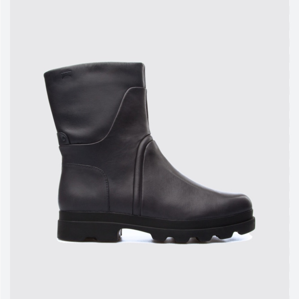 Camper boots - black leather short boots lug sole